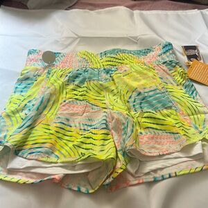 Avia running short size L